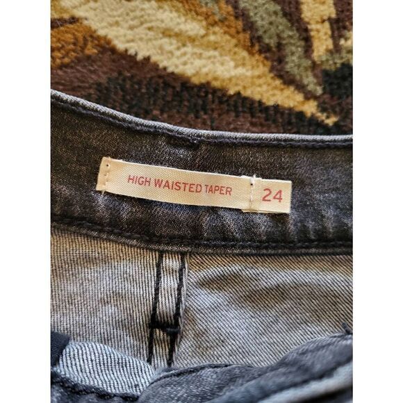 Levi's Jeans Women's 24 Faded Black High Waisted Taper Denim - Picture 4 of 4